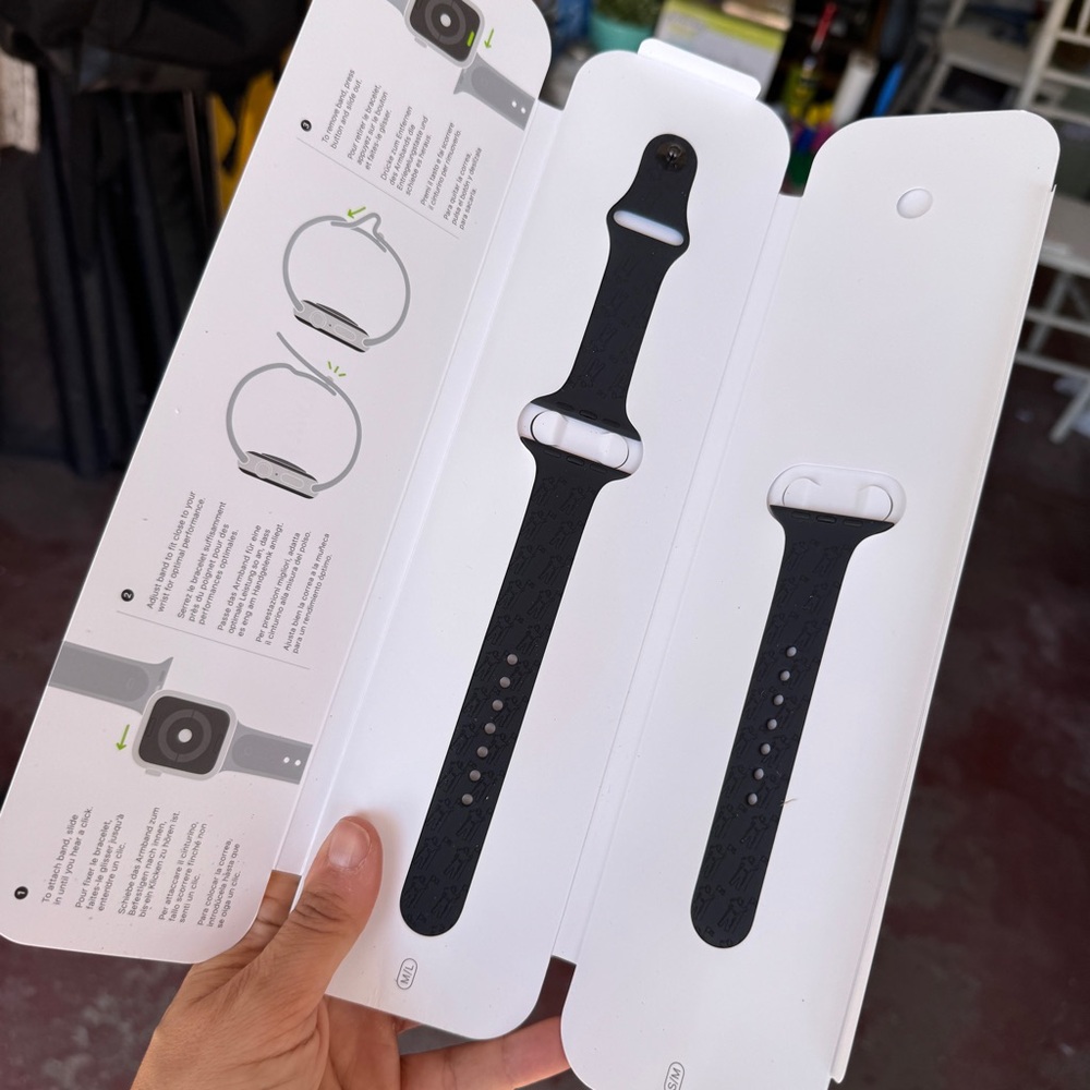 NWT - Apple Watch BLACK Sport band - VH1 MTV MOON MAN -  LIMITED EDITION - Picture 2 of 9